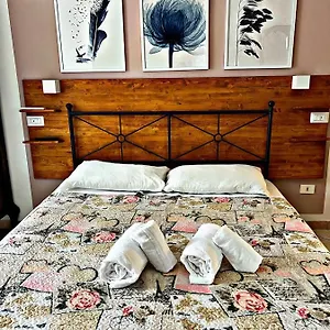 In The Center Guest house